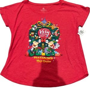 Walt Disney World Very Merry Christmas 2017 Passholder Shirt Sz M